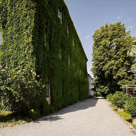 Schloss Hollenburg Honeymoon Hotel